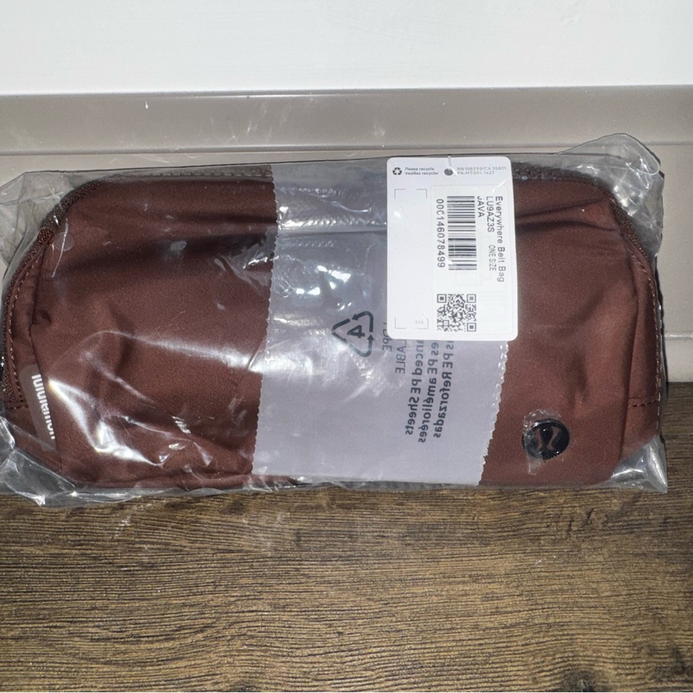 Lululemon Everywhere Belt Bag in Java